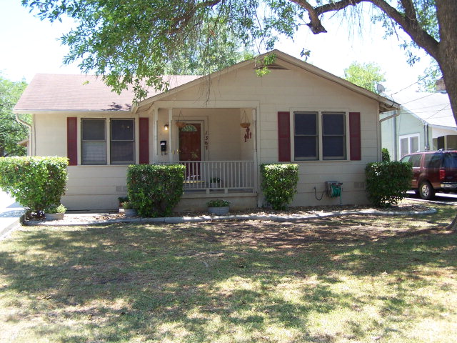1367 Cross St, New Braunfels in Comal County, TX 78130 Home for Sale